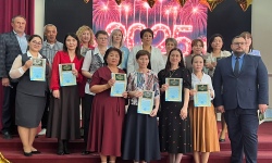 Праздник, полный гордости, музыки и радости